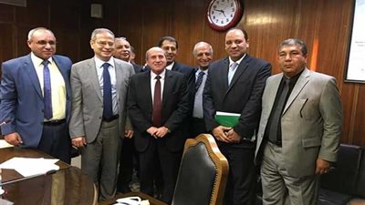 بعد احتفاظها بالمرتبة الأولى..كيف احتفل العاملون برئيس وقيادات القناة للكهرباء؟