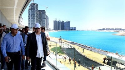 رئيس الوزراء يبدأ جولة تفقدية لمتابعة سير العمل بالمشروعات الجاري تنفيذها بمدينة العلمين الجديدة