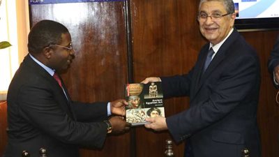 وزير الكهرباء يستقبل نظيره التنزاني لبحث سبل دعم وتعزيز التعاون