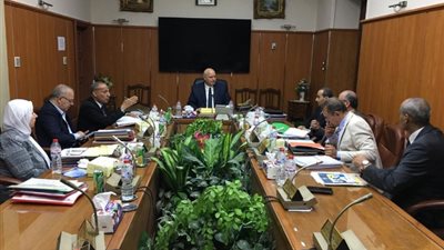 رئيس الإسكندرية للكهرباء يترأس أول اجتماع لمجلس إدارة الشركة الجديد