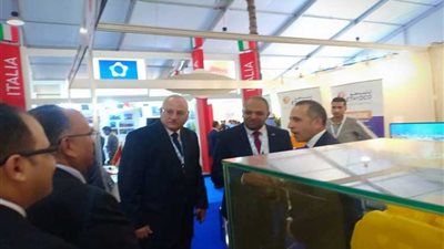عبد الغفار و قيادات الرقابة الإدارية بالبترول يتفقدون أجنحة الشركات بmoc2019