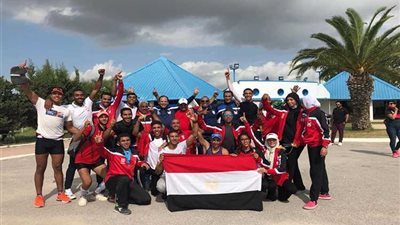 وزير الشباب والرياضة يهنئ لاعبي منتخب التجديف بعد فوزهم بالبطولة الإفريقية بتونس