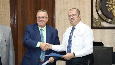 رئيسا جنوب القاهرة والمعادى للتنمية يوقعان عقد تنفيذ شبكة الكهرباء لمشروع دجلة الجديد بتكلفة 80.5 مليون جنيه