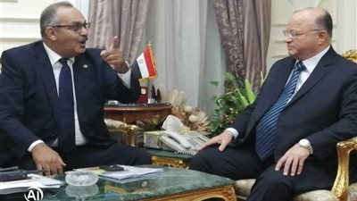 رئيس «تاون جاس» يبحث آخر مستجدات عمليات توصيل الغاز مع محافظ القاهرة