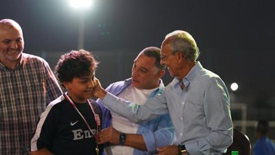 بالصور.. رئيس نادي إنبي يكرم لاعبي الأكاديمية في حضور البرتغالي فييرا