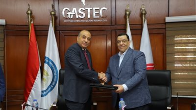 «غازتك» و«فـجـر» يوقعان عـقـد اتفاق  لإنشاء محطة تموين متكاملة بالغاز والوقود السائل
