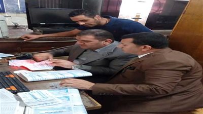 صبرى وأبوزيد يتابعان أعمال التحصيل بعد انتهاء أزمة الباركود