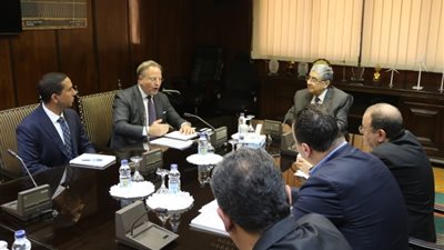 وزير الكهرباء يستقبل سفير الدنمارك لدعم سبل التعاون والاستثمار