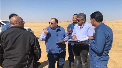 خلال زيارته لحقول غزلات..رئيس بتروأمير يثنى على مجهودات العاملين