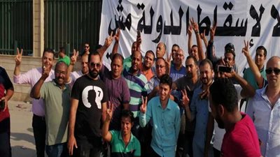 العاملون بـ«تاون جاس» يشاركون في فعالية تأيد الدولة المصرية أمام النصب التذكاري بطريق النصر