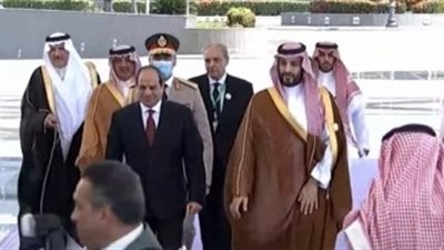 ولى العهد السعودى يستقبل الرئيس السيسي فى مطار جدة
