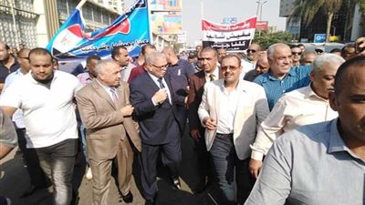 مسيرة شمال القاهرة للكهرباء تحمل أطول علم لدعم وتأييد الرئيس السيسى
