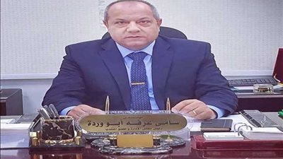 رئيس مصر العليا للكهرباء يقرر صرف نصف شهر حافز لفنى بأسوان