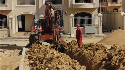 في معايشة.. «عالم الطاقة» تقضي يومًا مع أصحاب السترات الحمراء(1)