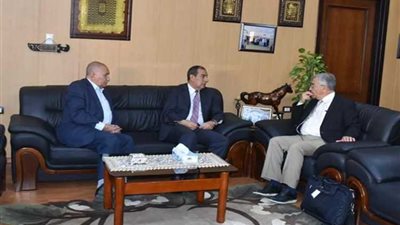 مدير «بحوث البترول» يبحث التعاون مع مسئولى «Honeywell UOP» و« ICB»