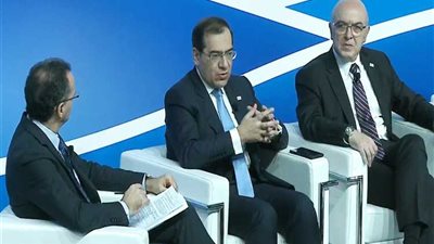 وزير البترول يشارك في مؤتمر حوار المتوسط بروما
