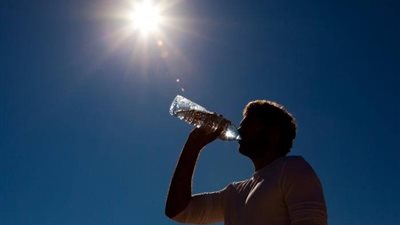 طقس شديد الحرارة وارتفاع الأمواج بالبحر المتوسط.. العظمى بالقاهرة 36 درجة