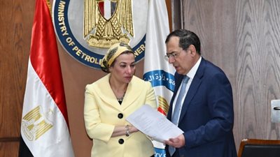 وزيرا البترول والبيئة يبحثان تنظيم فعاليات لخفض الكربون بالصناعة البترولية في مؤتمر المناخ COP27