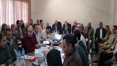 رئيس مصر الوسطى للكهرباء يتفقد مركز خدمة العملاء بقطاع المنيا شمال