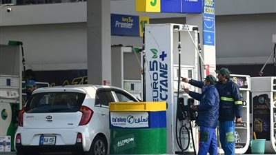 بنجلاديش أحد أسرع اقتصادات العالم نموا ترفع أسعار الوقود بنحو 50%