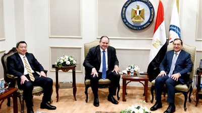 الملا: فرص واعدة لشركة أباتشي لضخ المزيد من الاستثمارات