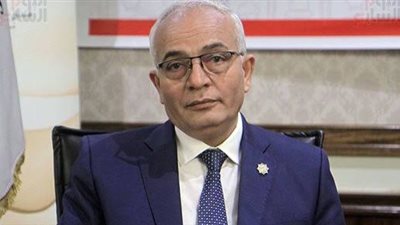 رئيس والعاملين ب