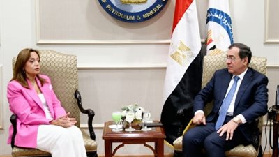 مباحثات ثنائية بين 