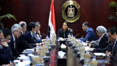 تفاصيل لقاء وزيرة الاستثمار بالشركة المصنعة لـ240 ألف مينى باص يعمل بالغاز