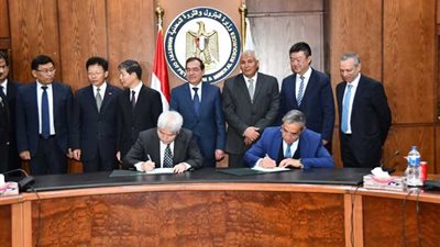 بـ842 مليون دولار.. توقيع عقد انشاء مشروع مجمع تصنيع حامض الفوسفوريك بأبو طرطور