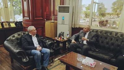 تفاصيل توقيع رئيس مصر العليا للكهرباء إتفاقيتين جديدتين مع محافظى قنا والأقصر