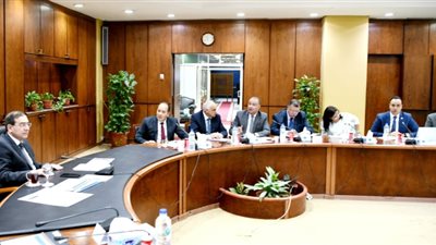 وزير البترول يستعرض انتظام إجراءات العمل بالقطاع منذ بداية الأزمة الروسية الأوكرانية