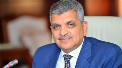 رئيس قناة السويس: توجيهات رئاسية بإدخال صناعات وخدمات مثل تمويل السفن بالغاز