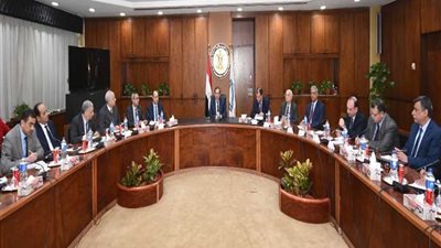 وزير البترول يعقد اجتماعاً مع القيادات لإستعراض أولويات العمل في 2020