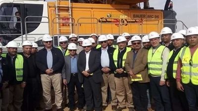 رئيس بتروجيت يتفقد سير الأعمال بمشروع أنفاق السويس