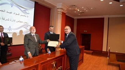 بعد قضائه ٣٠ عام بالقطاع..تكريم رئيس تاون جاس
