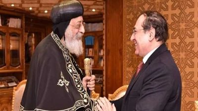 وزير البترول يهنئ البابا تواضروس بعيد الميلاد بمقر الكاتدرائية