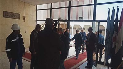 صور.. وزير البترول يصل أسيوط
