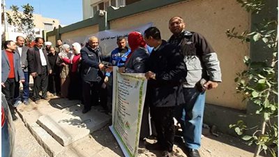 تنفيذًا لمبادرة «اتحضر للأخضر».. «أسيوط للتكرير» تزرع الأشجار بالشوارع والمدارس