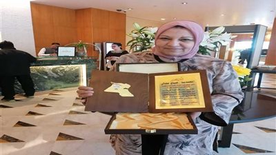 خاص..خلال زيارتها للكويت..مهندسو الكهرباء المصريين يكرمون رئيس نقل الكهرباء