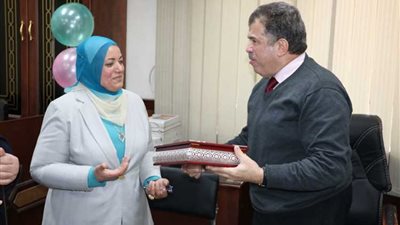 بحضور السيسى..إحتفالية لتكريم مدير عام  المتابعة بجنوب القاهرة لبلوغها سن المعاش