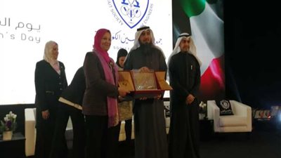 حصرى..لحظة منح صباح مشالى جائزة أفضل سيدة عربية لعام ٢٠١٩