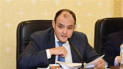 وزير الصناعة مشيدًا بإنتاج 