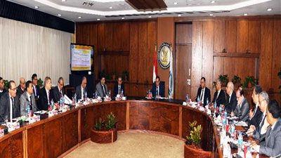 الملا يتابع معدلات إنتاج الزيت الخام وخطة تحديث إجراءات السلامة