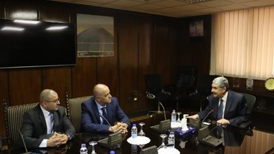 وزير الكهرباء يستقبل رئيس قطاع العلاقات الحكومية بشركة اتصالات مصر لتعزيز التعاون
