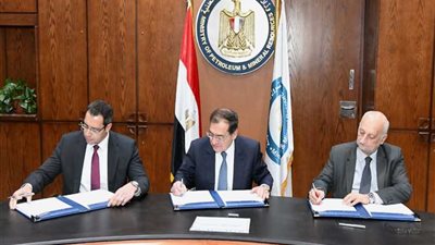 «فينترسال ديا» توقع عقد امتياز منطقة شرق دمنهور للتنقيب عن البترول والغاز