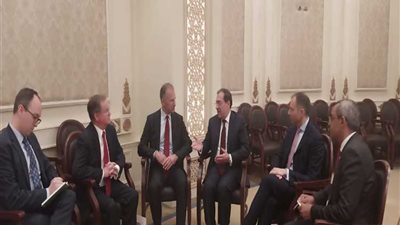 الملا لمساعد وزير الطاقة الأمريكي: القيادة السياسية رحبت بانضمام الولايات المتحدة لمنتدى غاز شرق المتوسط