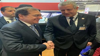 وزير البترول يزور جناح السهام البترولية