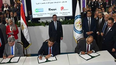 وزير البترول يشهد توقيع عقود ٥ إتفاقيات جديدة