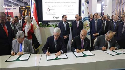 توقيع عقد إنشاء مجمع التكسير الهيدروجيني للمازوت بتكلفة ٢.٥ مليار دولار