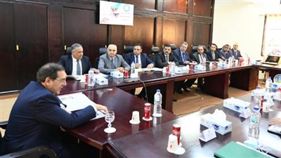 وزير البترول يترأس اجتماع مع عدد من شركات إنتاج الفوسفات